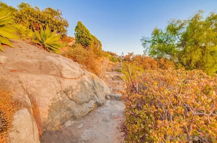 1990 Longs Hill Road, El Cajon, California 92021