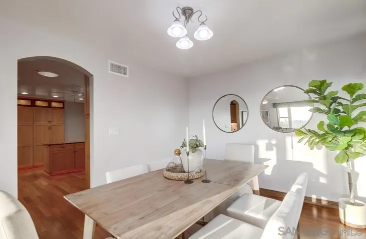 1990 Longs Hill Road, El Cajon, California 92021