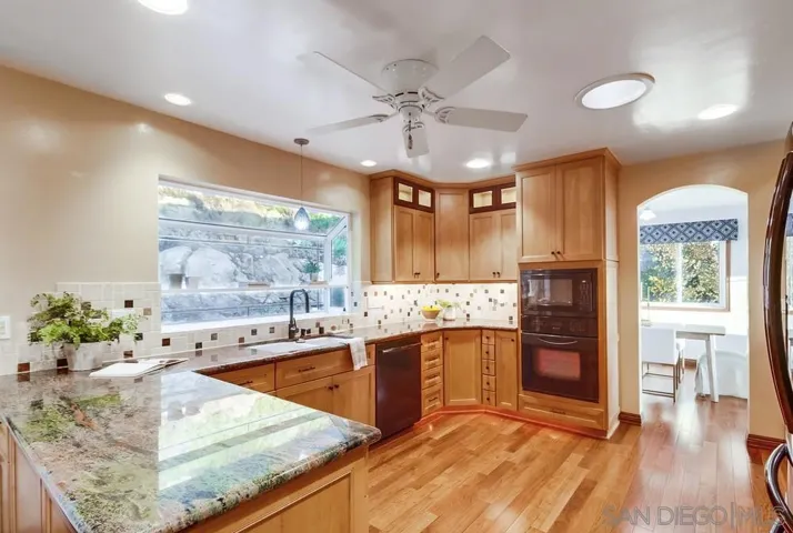 1990 Longs Hill Road, El Cajon, California 92021