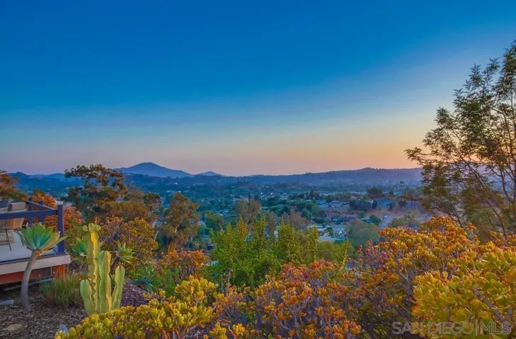 1990 Longs Hill Road, El Cajon, California 92021