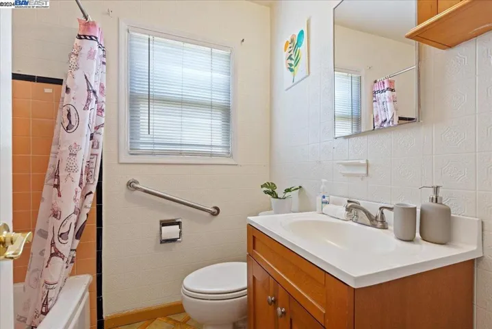 26446 Mockingbird Ln, Hayward, California 94544