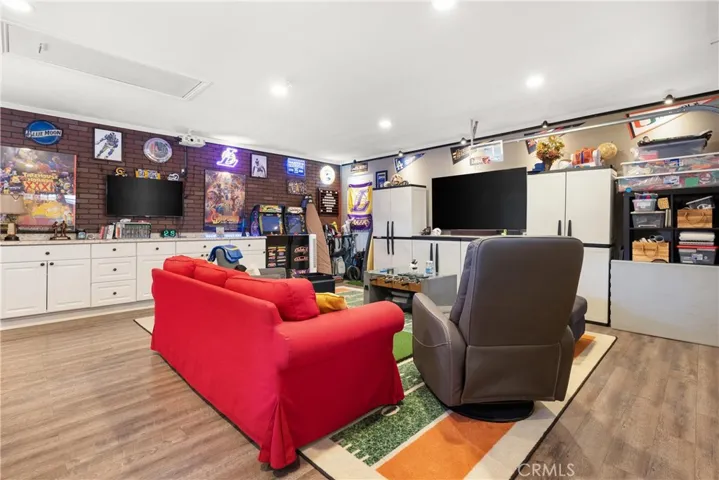 6291 Fallingwater Drive, Huntington Beach, California 92647