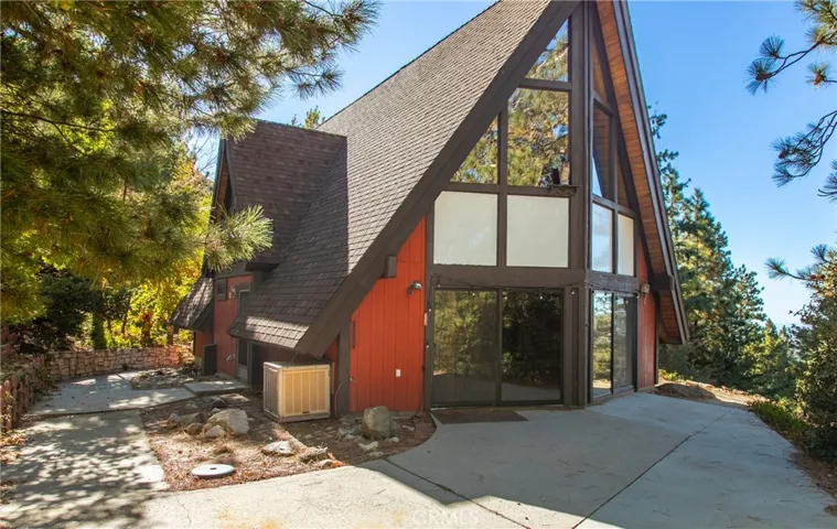 6392 Spruce Avenue, Angelus Oaks, California 92305