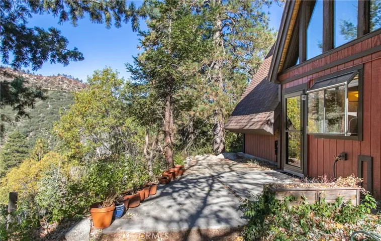 6392 Spruce Avenue, Angelus Oaks, California 92305