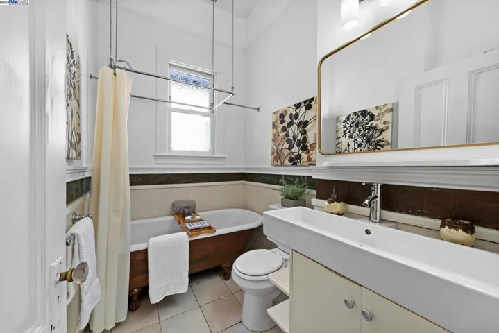 1742 12th Ave, Oakland, California 94606