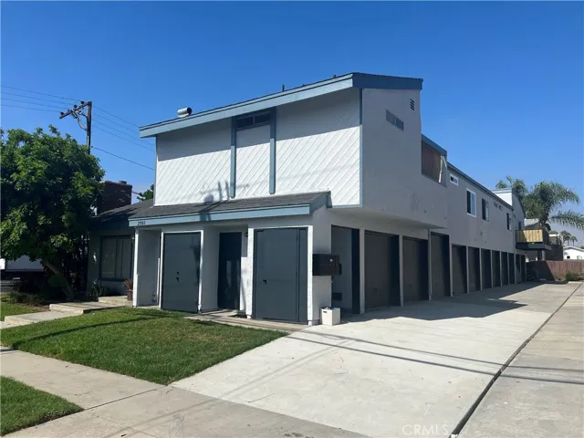 2501 Florida Street, Huntington Beach, California 92648