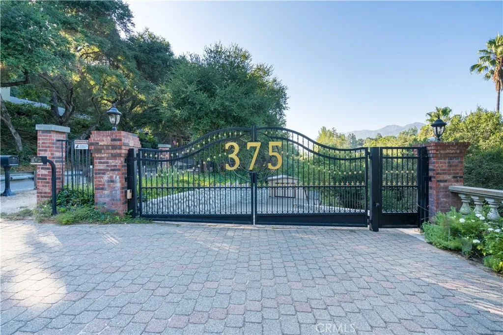 375 Berkshire Avenue, La Canada Flintridge, California 91011, 6 Bedrooms Bedrooms, ,8 BathroomsBathrooms,Residential,For Sale,Berkshire,GD24185040