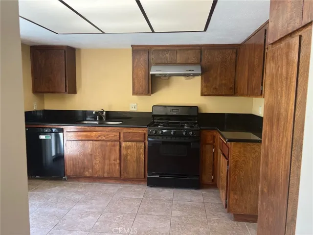 869 Devon Court, Simi Valley, California 93065