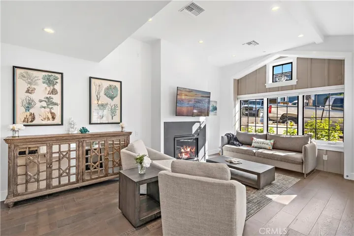 156 Pearl Street, Laguna Beach, California 92651