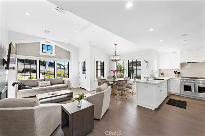 156 Pearl Street, Laguna Beach, California 92651