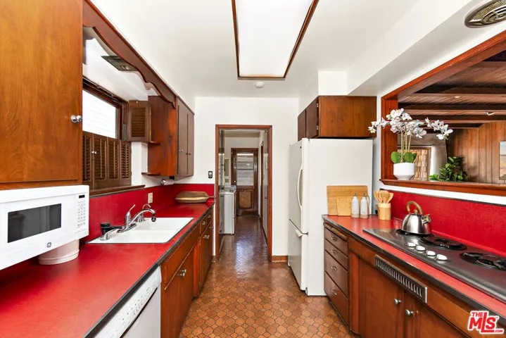 4270 Madison Avenue, Culver City, California 90232