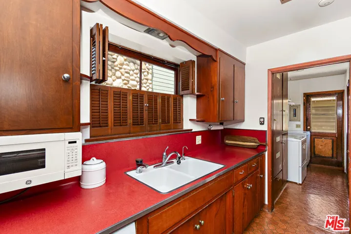 4270 Madison Avenue, Culver City, California 90232
