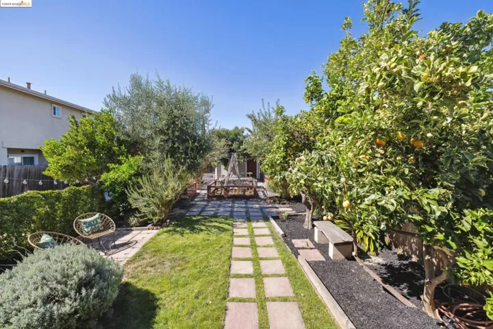 300 Harlan St, San Leandro, California 94577-5874