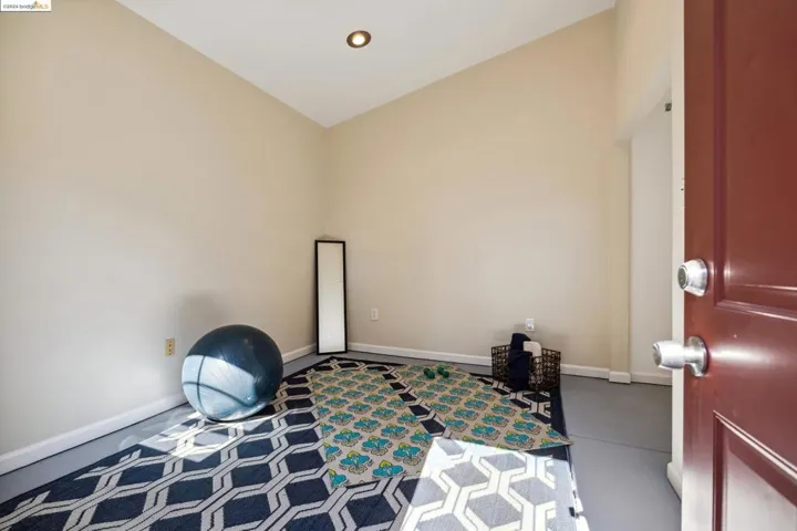 300 Harlan St, San Leandro, California 94577-5874