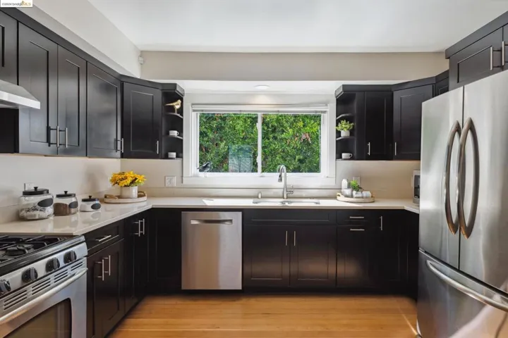 300 Harlan St, San Leandro, California 94577-5874
