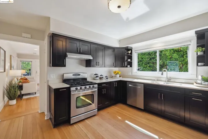 300 Harlan St, San Leandro, California 94577-5874