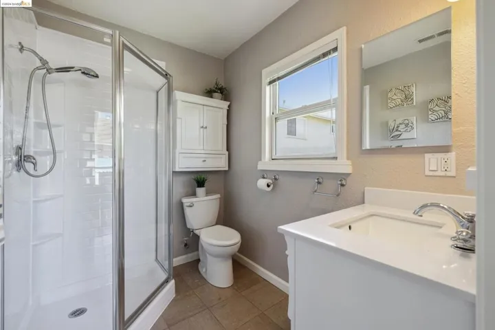300 Harlan St, San Leandro, California 94577-5874