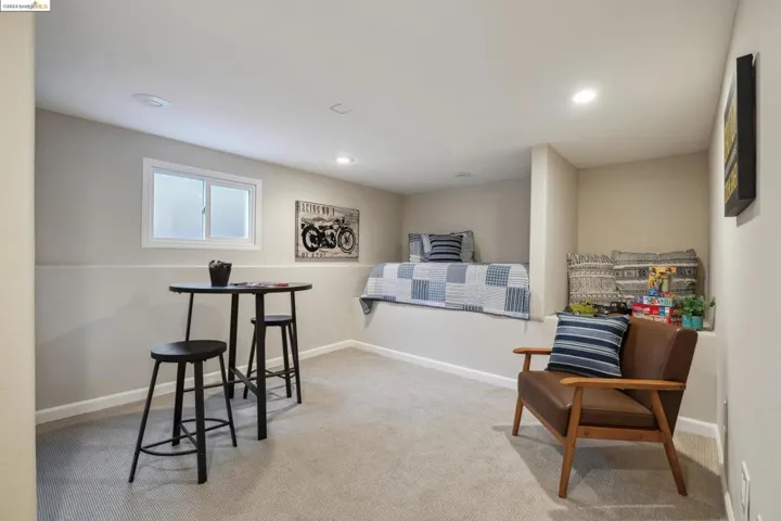 300 Harlan St, San Leandro, California 94577-5874