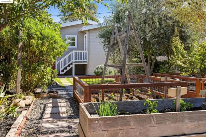 300 Harlan St, San Leandro, California 94577-5874