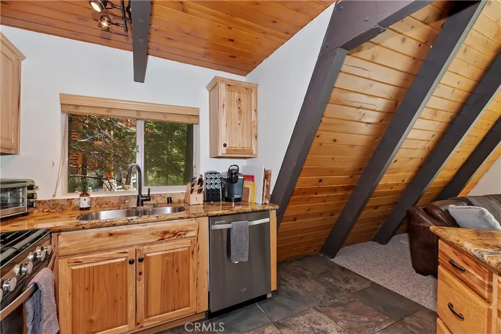 27488 Cedarwood Court, Lake Arrowhead, California 92352