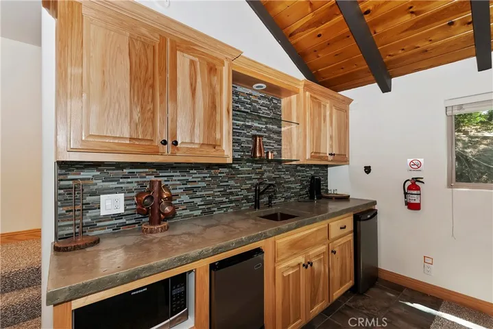 27488 Cedarwood Court, Lake Arrowhead, California 92352
