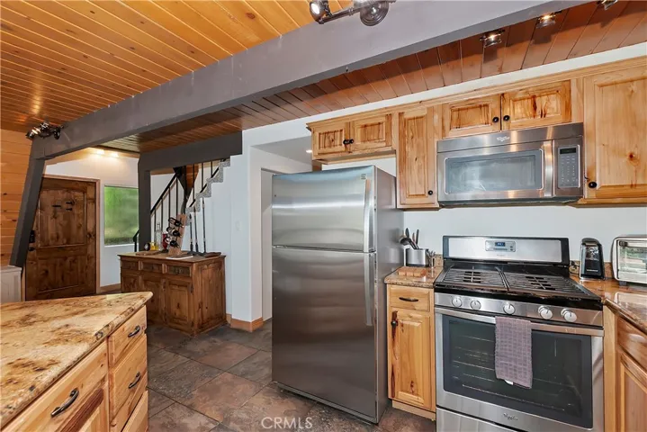27488 Cedarwood Court, Lake Arrowhead, California 92352