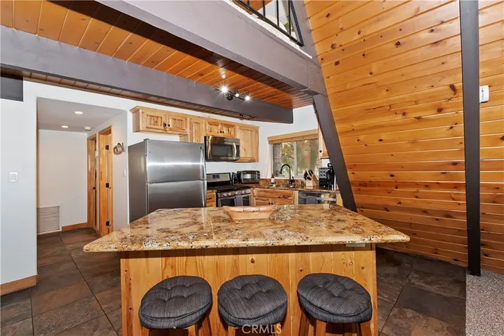 27488 Cedarwood Court, Lake Arrowhead, California 92352
