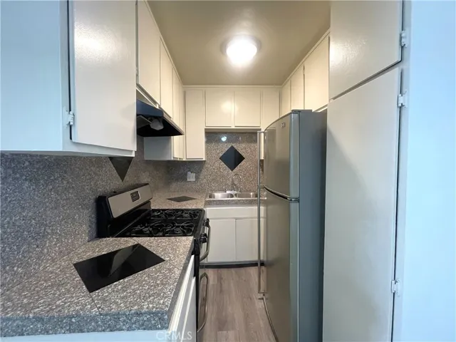 13717 Chadron Avenue 25, Hawthorne, California 90250