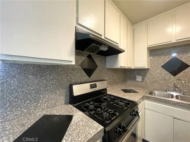 13717 Chadron Avenue 25, Hawthorne, California 90250
