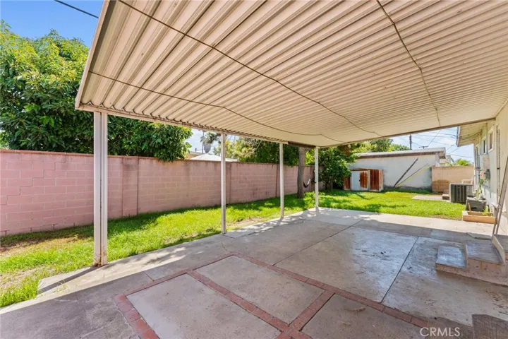 Backyard Patio w/Awning