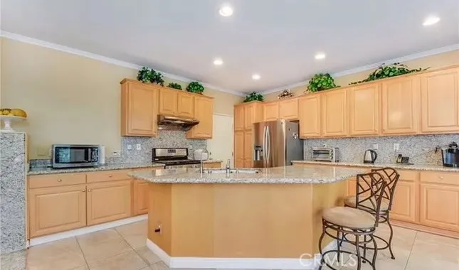 Kitchen Island and ample cabinets