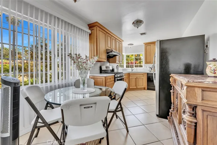 Remodeled kitchen with breakfast area - view 3