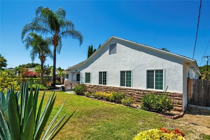 Front yard - view 2