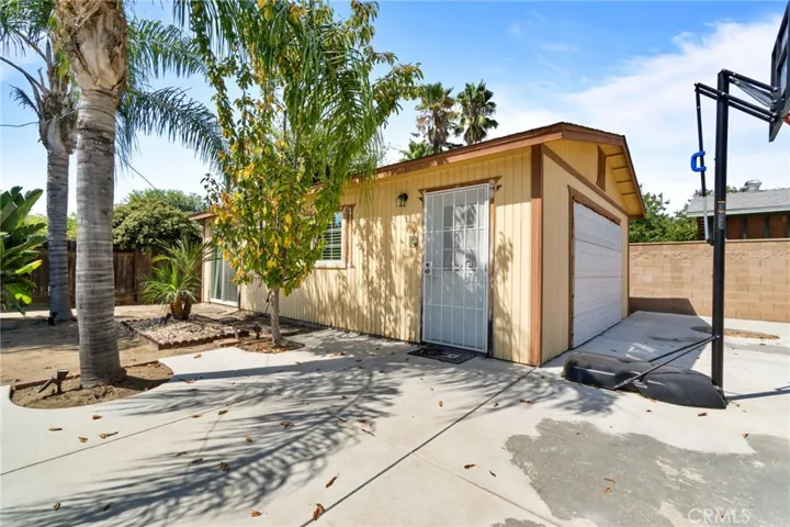 82 N Peach Avenue, Clovis, California 93612