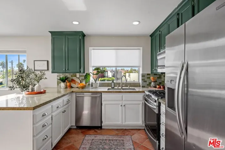 506 Boccaccio Avenue, Venice, California 90291