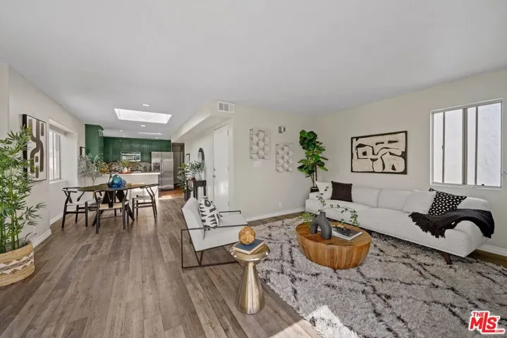 506 Boccaccio Avenue, Venice, California 90291