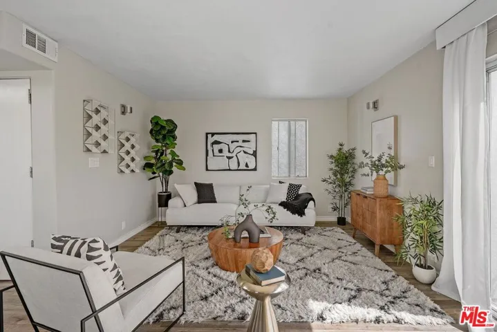 506 Boccaccio Avenue, Venice, California 90291