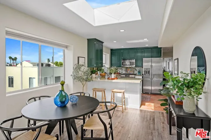 506 Boccaccio Avenue, Venice, California 90291