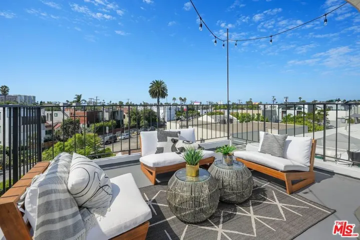 506 Boccaccio Avenue, Venice, California 90291