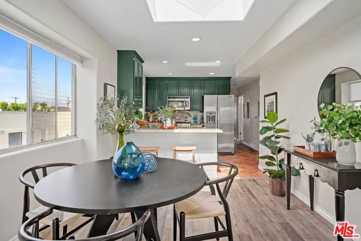 506 Boccaccio Avenue, Venice, California 90291