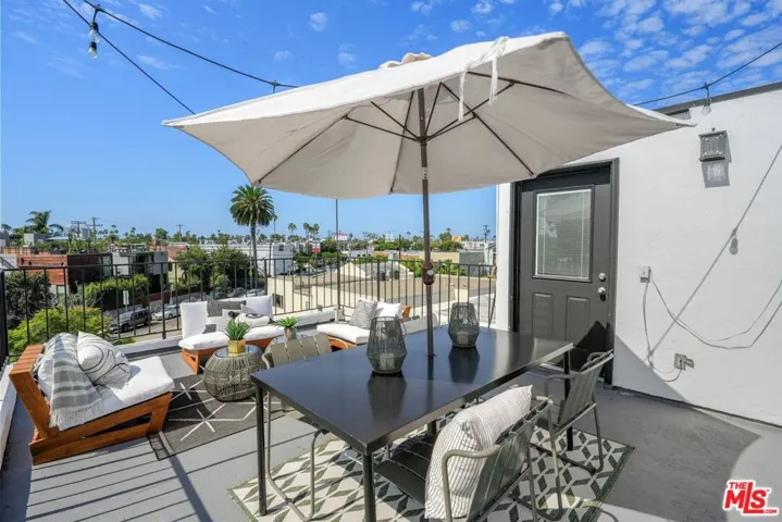 506 Boccaccio Avenue, Venice, California 90291