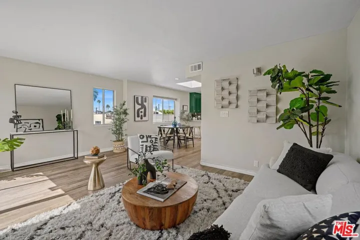 506 Boccaccio Avenue, Venice, California 90291