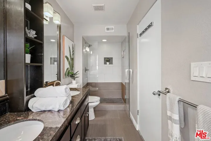 506 Boccaccio Avenue, Venice, California 90291