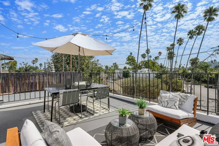 506 Boccaccio Avenue, Venice, California 90291