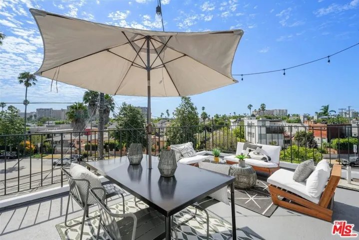 506 Boccaccio Avenue, Venice, California 90291