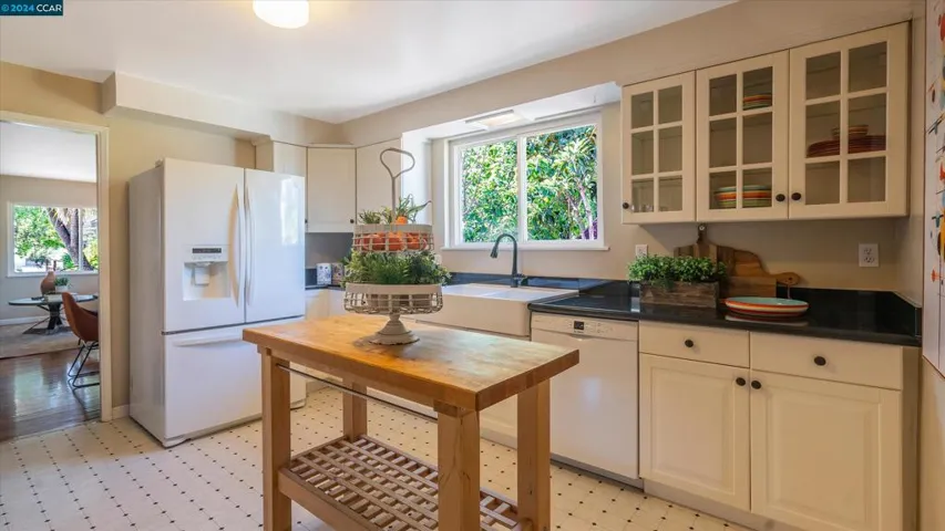 3815 Magee Ave, Oakland, California 94619