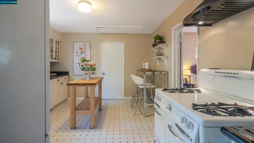 3815 Magee Ave, Oakland, California 94619