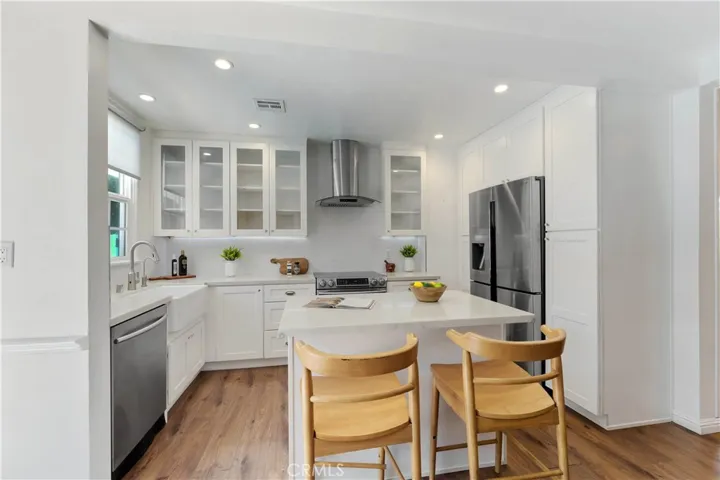 17018 Otsego St, Encino, California 91316