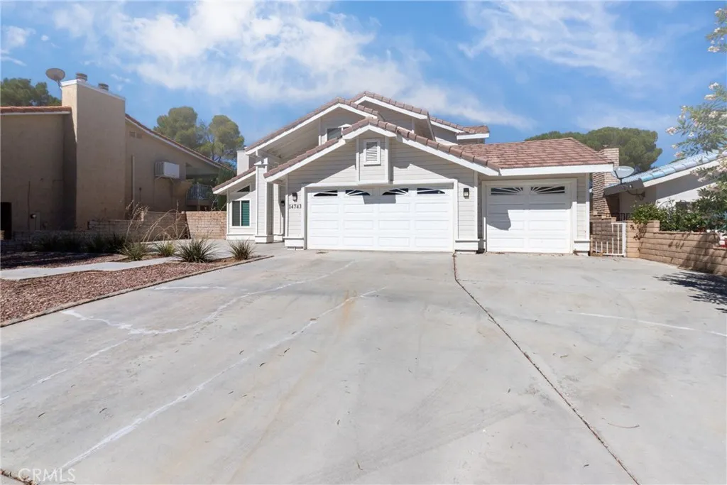 14743 Blue Grass Drive, Helendale, California 92342 home-pic-1