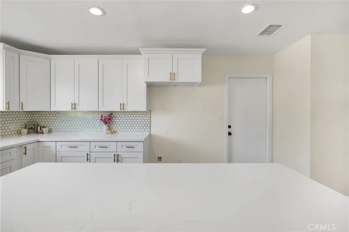18645 Symeron Road, Apple Valley, California 92307